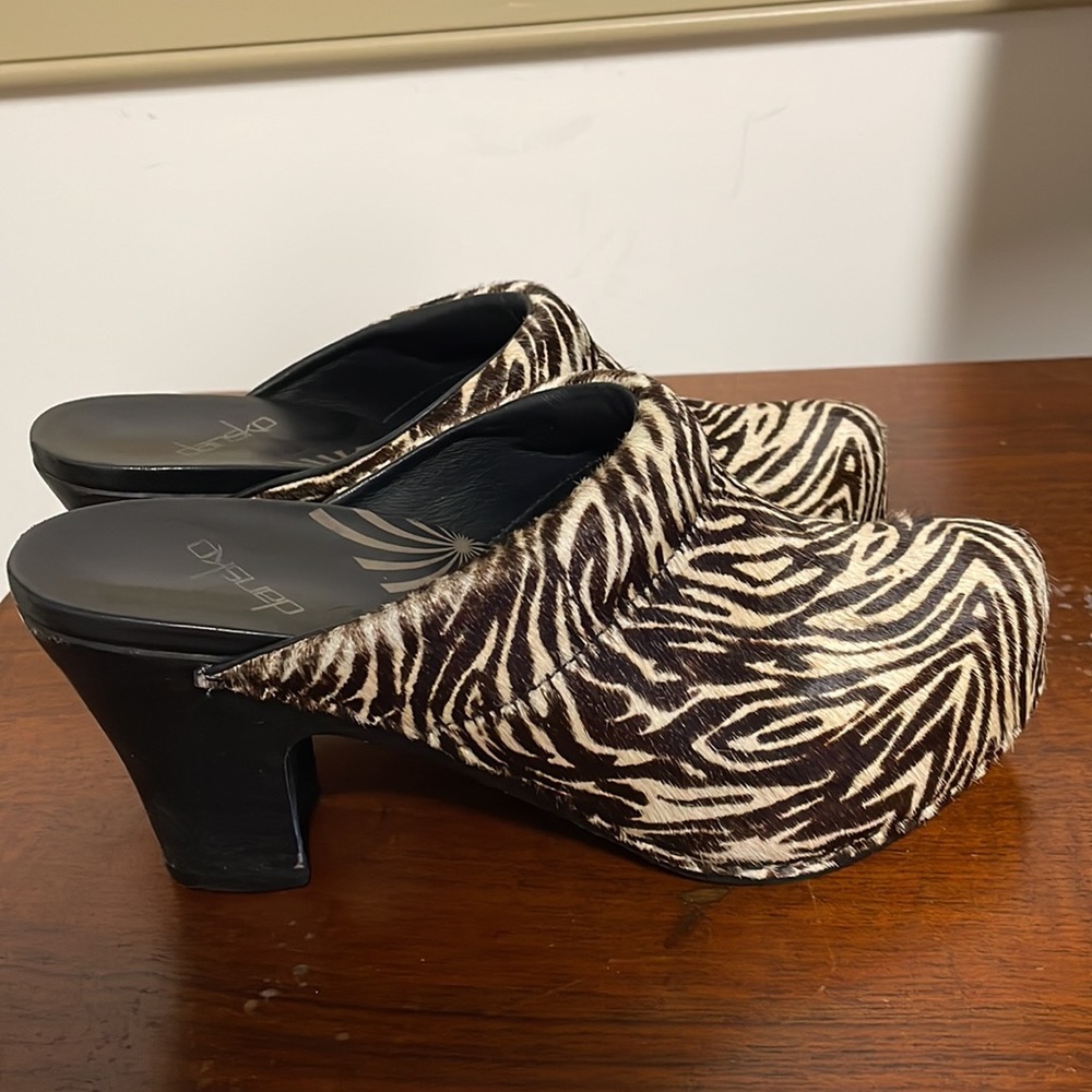 Dansko Platform Zebra Mule Clogs Size 38 -7 1/2 - image 3